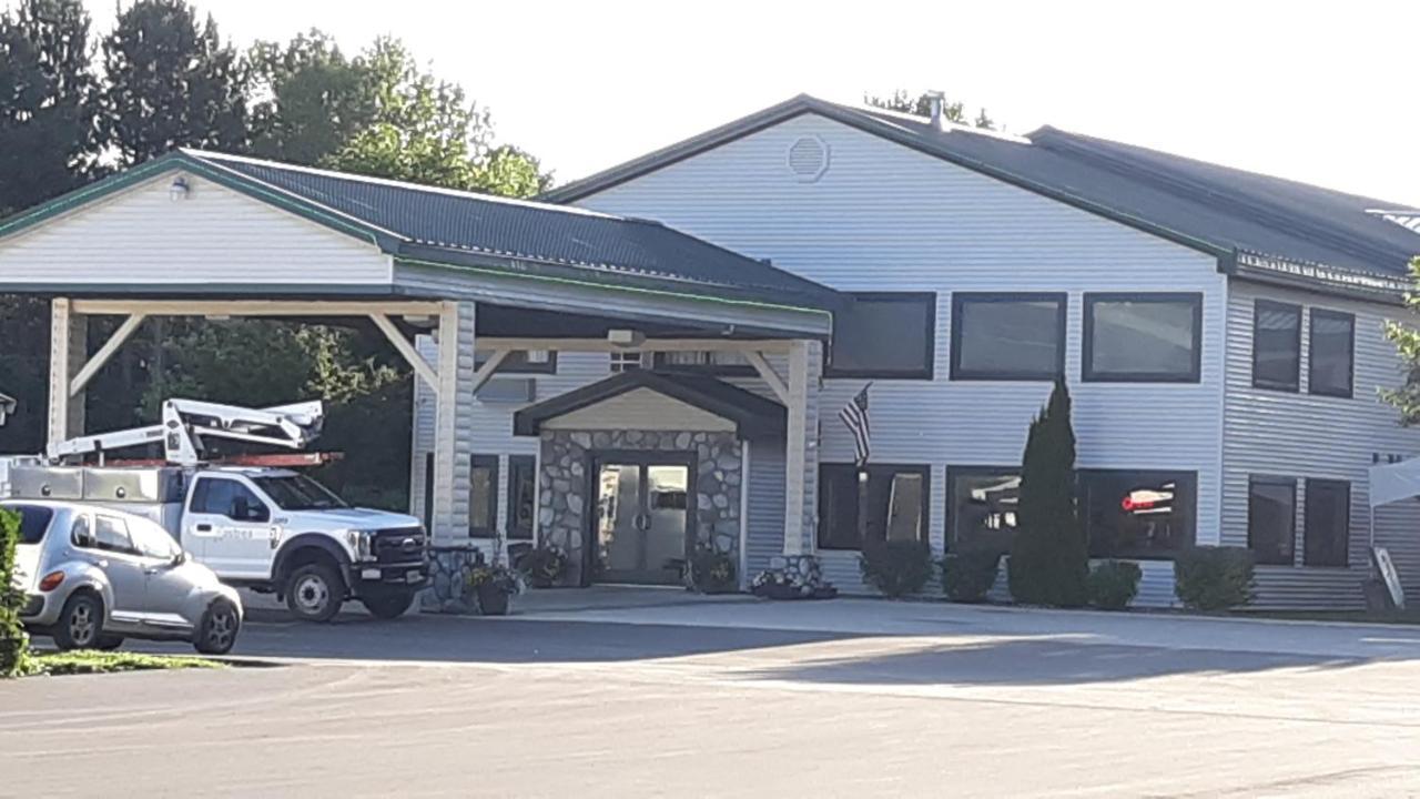 Hotel Pleasant Moose Newberry