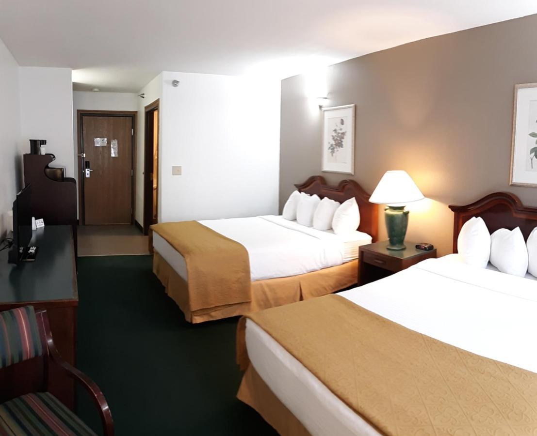 Pleasant Moose Hotel *